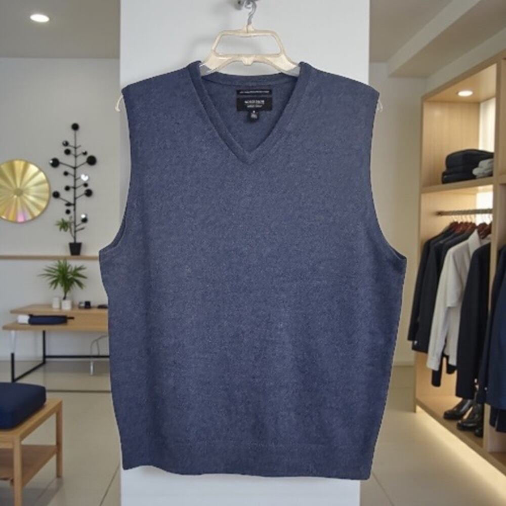 Nordstrom Men’s Shop 100% Merino Wool V-Neck Sweater Vest – Medium